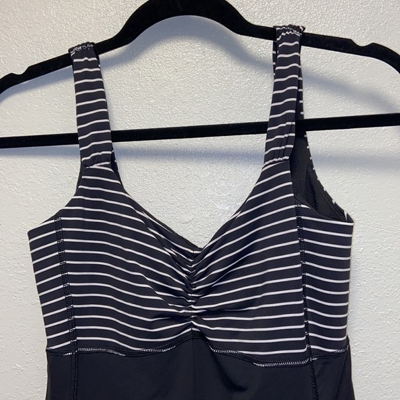 Lululemon Aria Black and White Tank 4100 - Picture 3 of 10